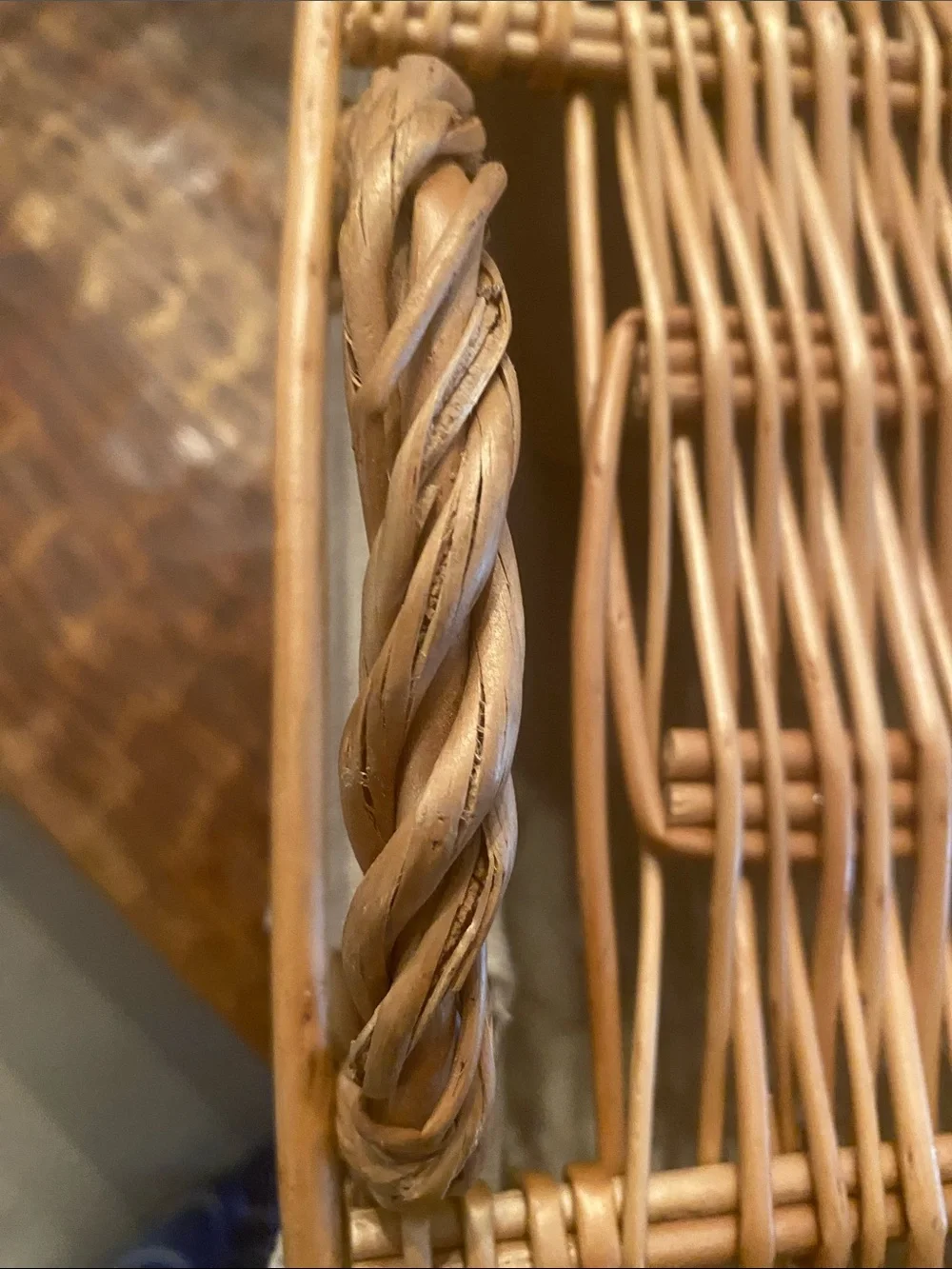 EUC Williams Sonoma Lined Wicker Basket with Lid and Handles